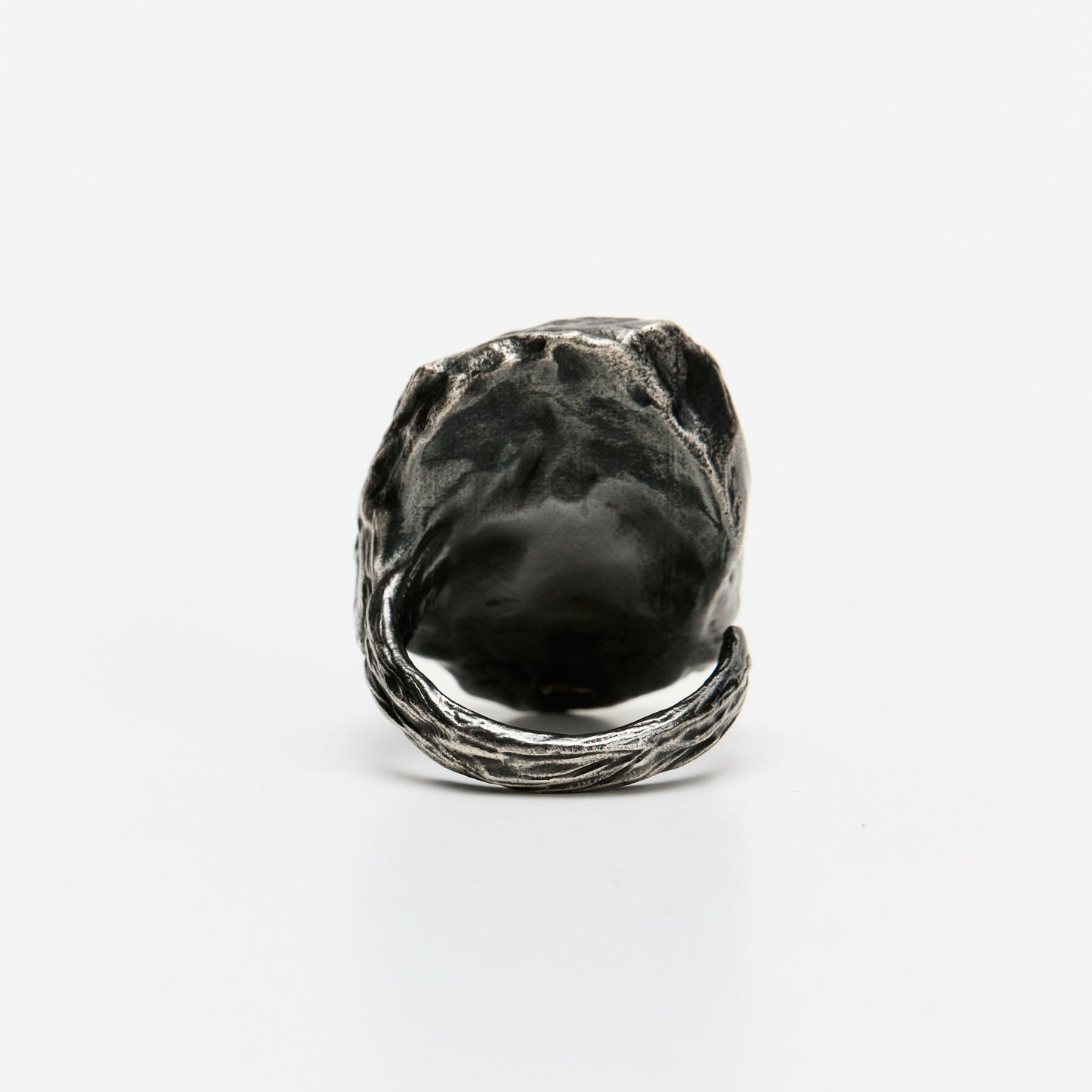 Black hollow-out Maple Leaf Mineral Ring