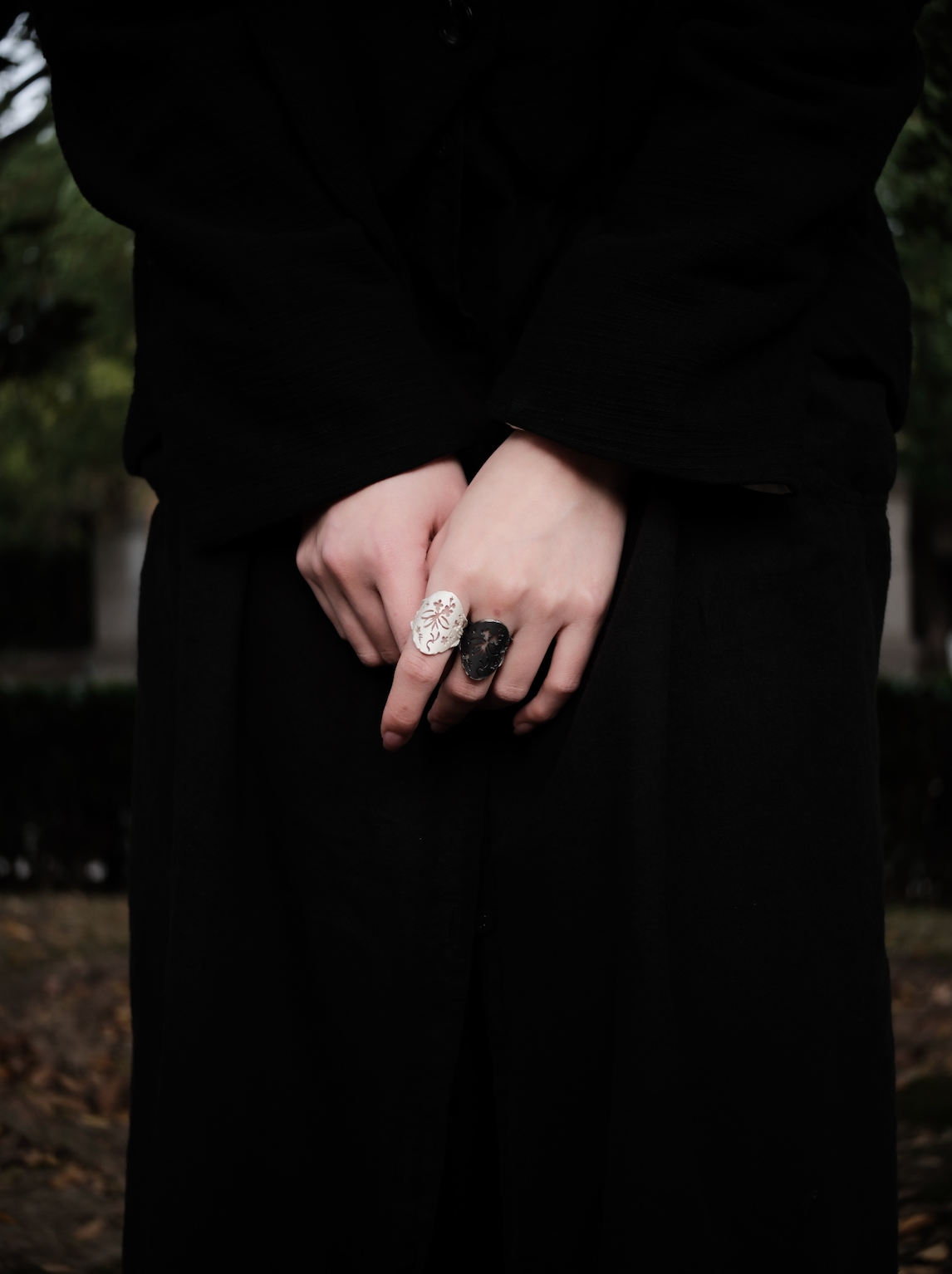 Floral Pattern Engraved Oval Ring