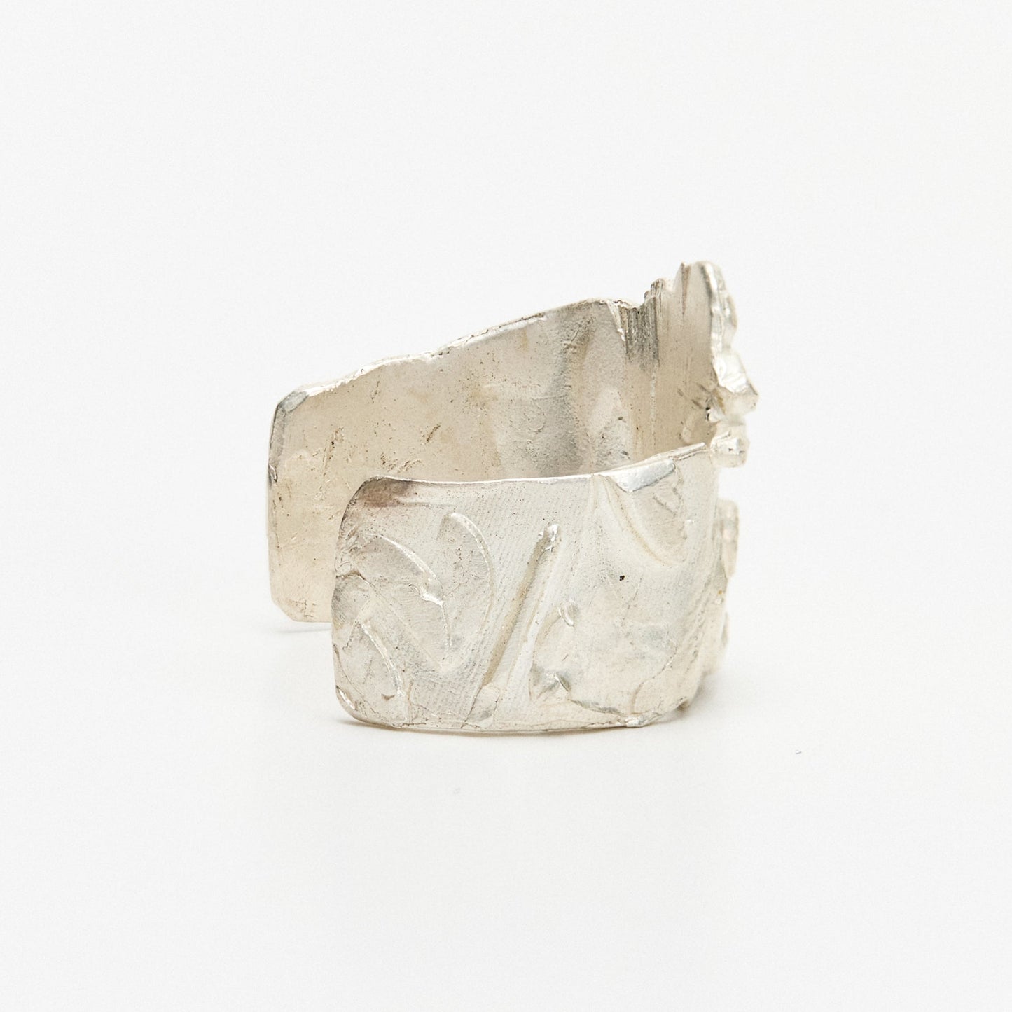 White Yin Yang Butterfly Articulated Ring