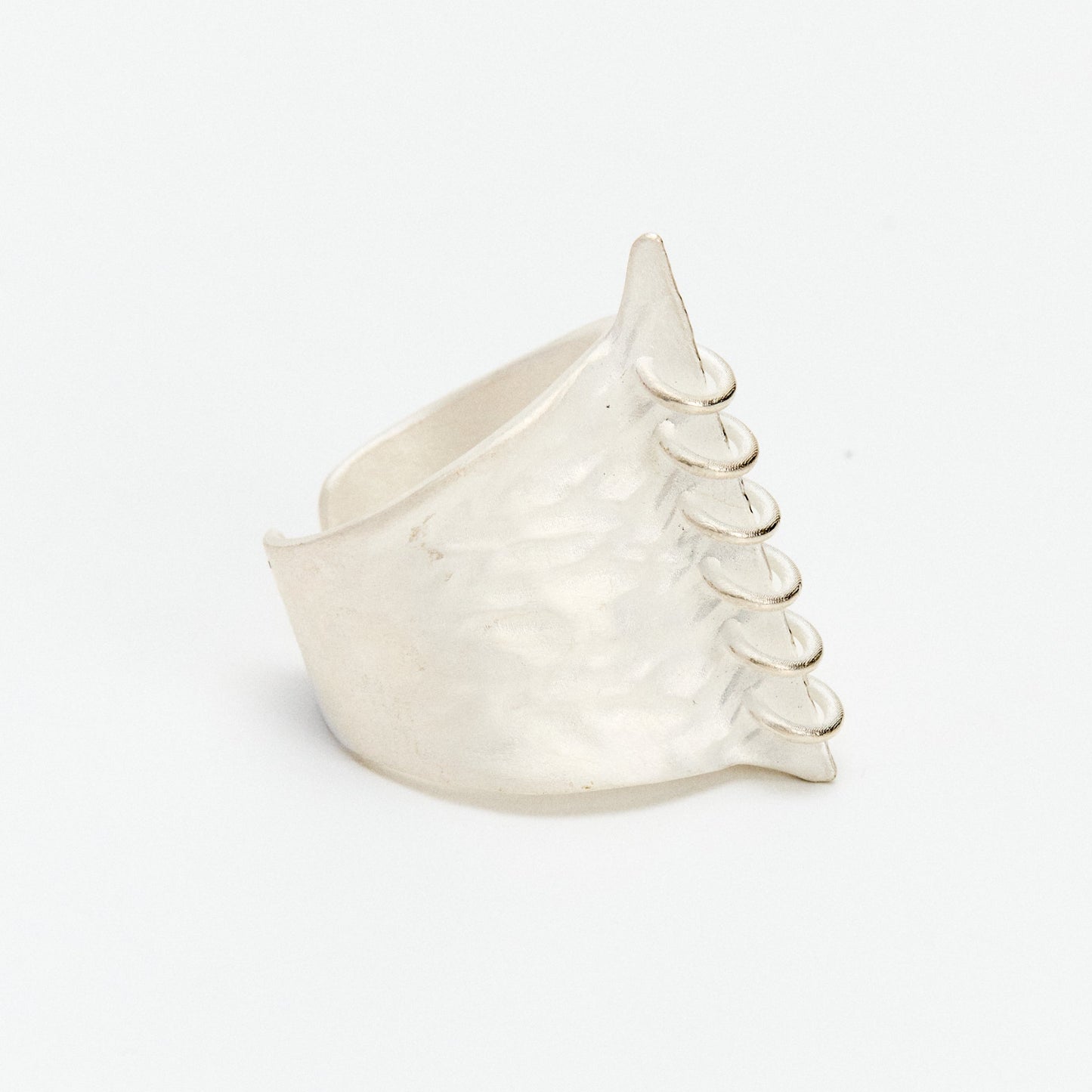 白色紧身胸衣戒指