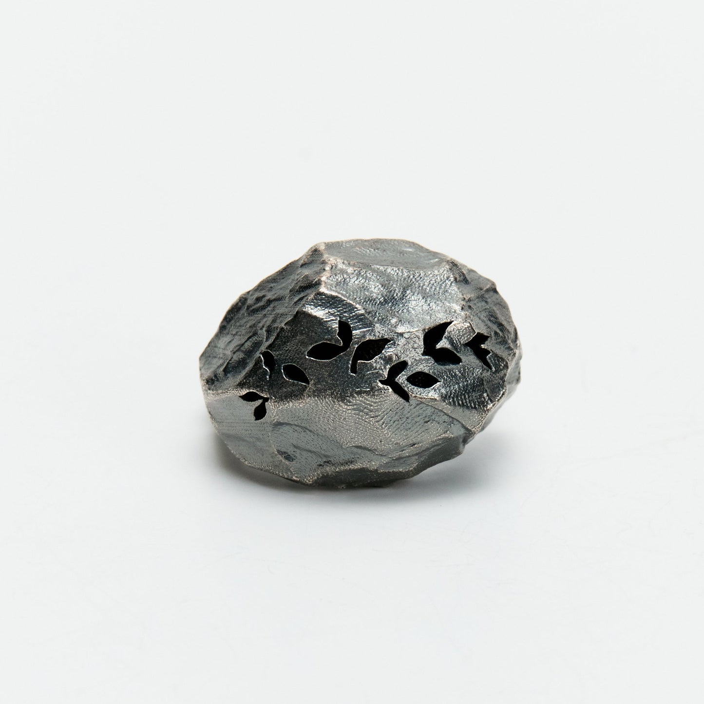 Black hollow-out Crumbled Leaf Pattern Petite