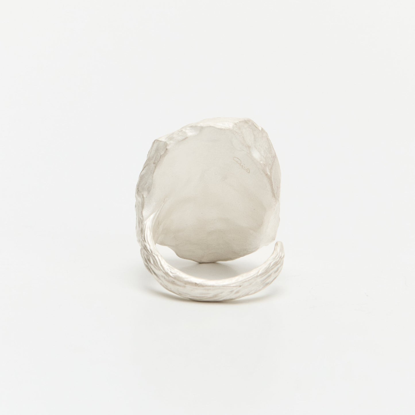 White hollow-out Maple Leaf Mineral Ring