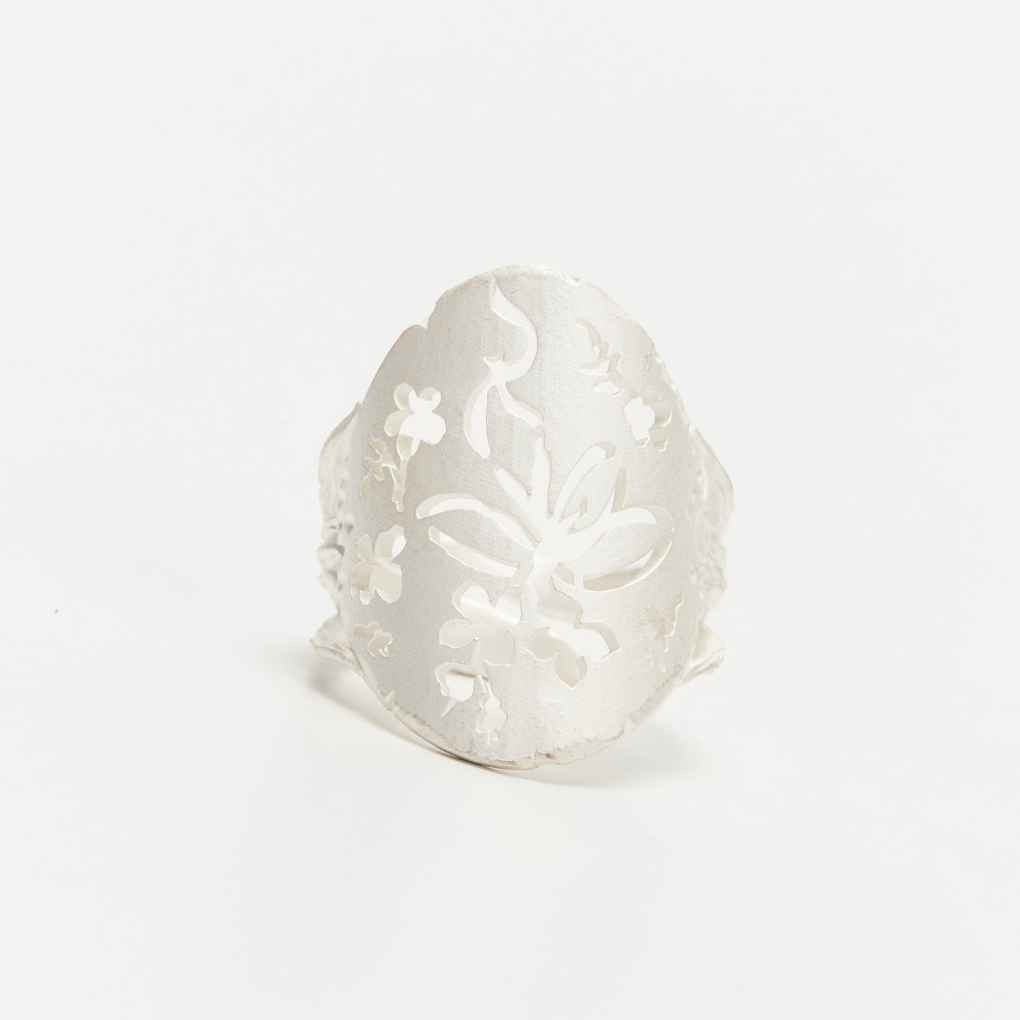 Floral Pattern Engraved Oval Ring