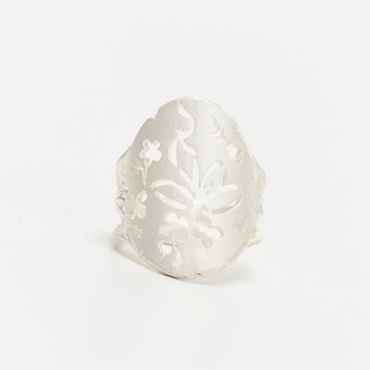 Floral Pattern Engraved Oval Ring