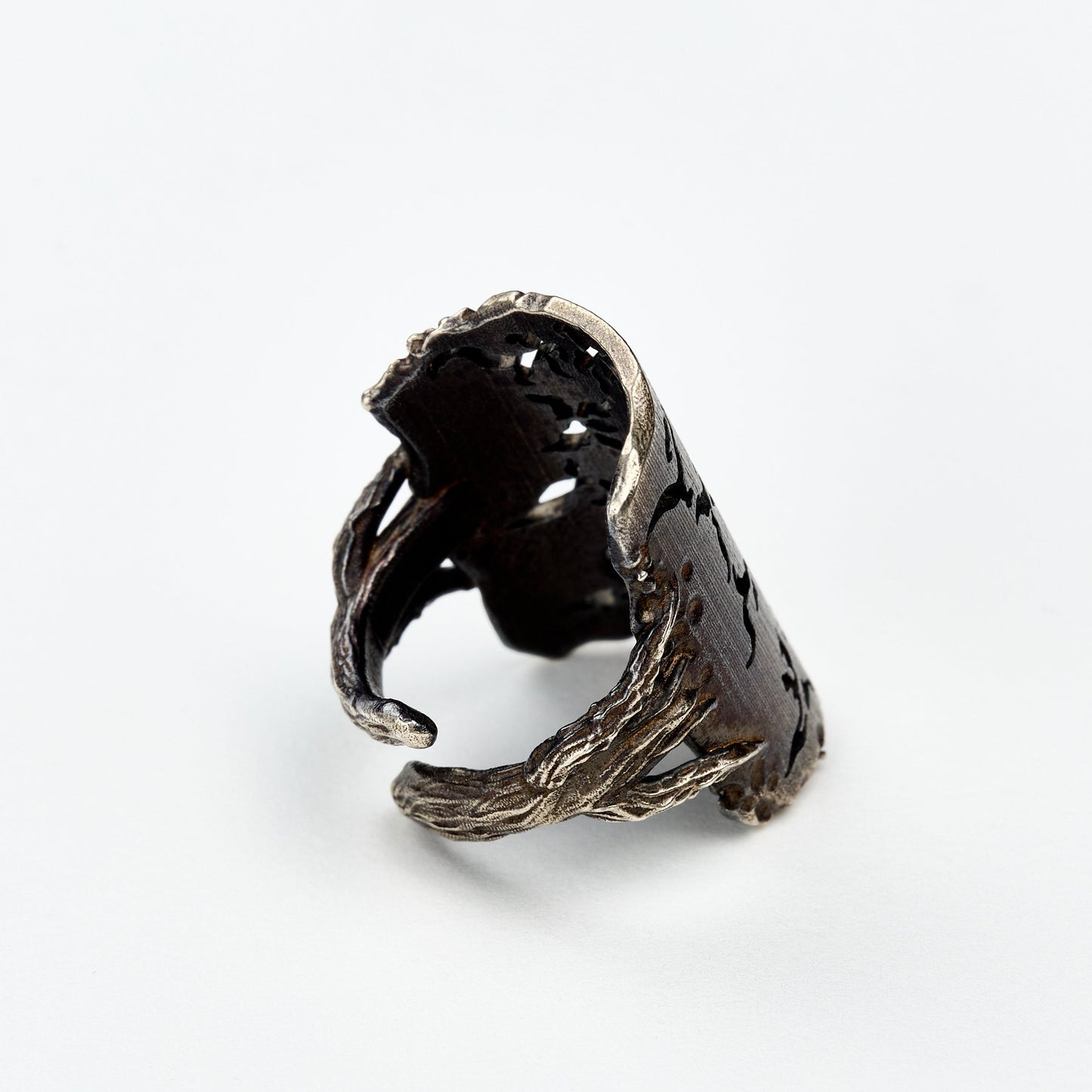 Black openwork vine ring