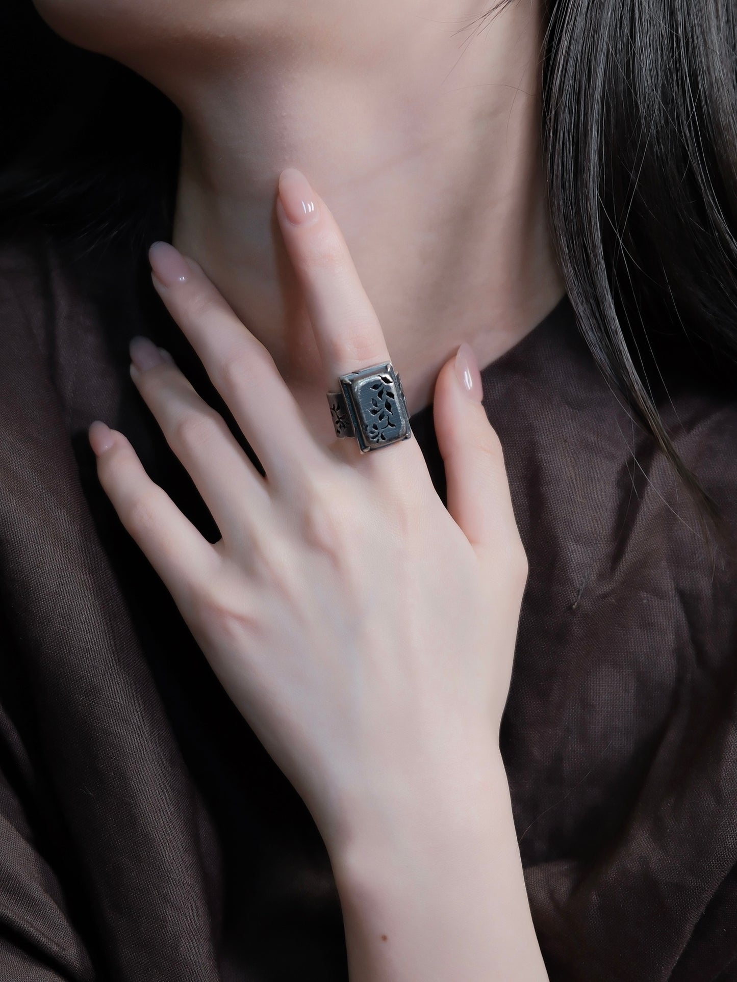 Black Leaf-Patterned Carved 3D Square Ring