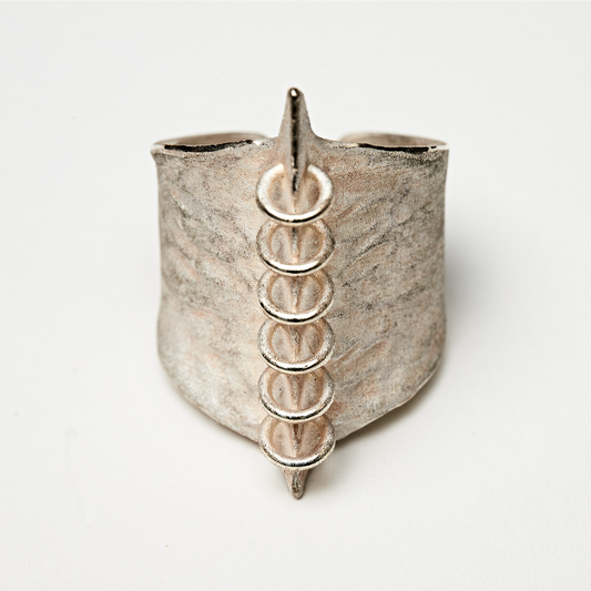 白色紧身胸衣戒指