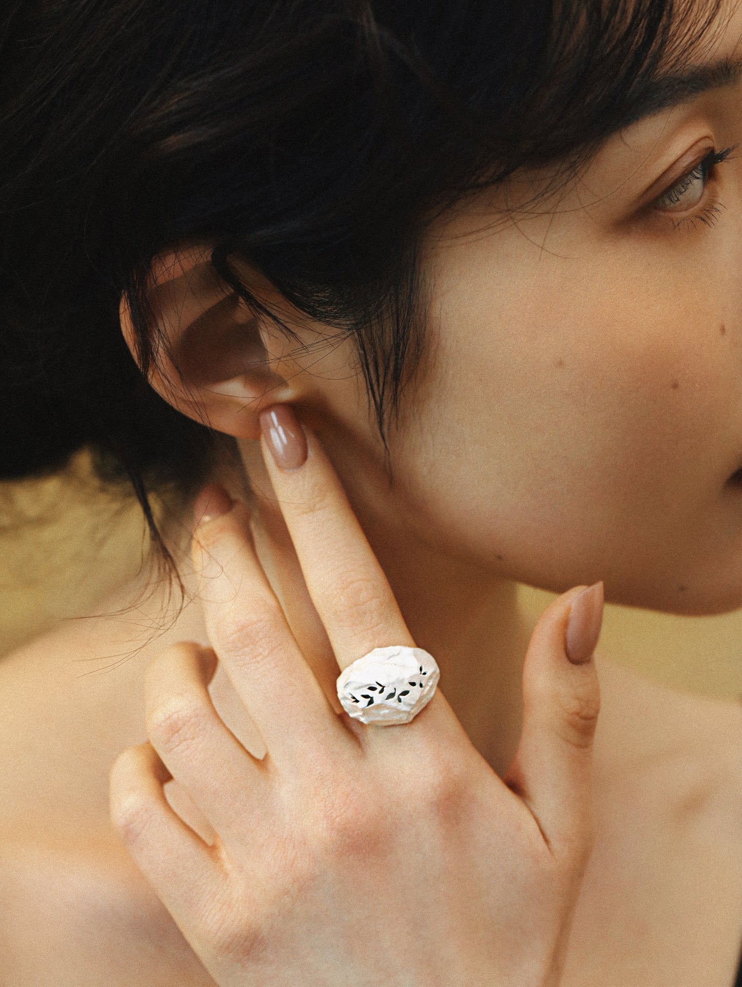 White hollow-out Crumbled Leaf Pattern Petite